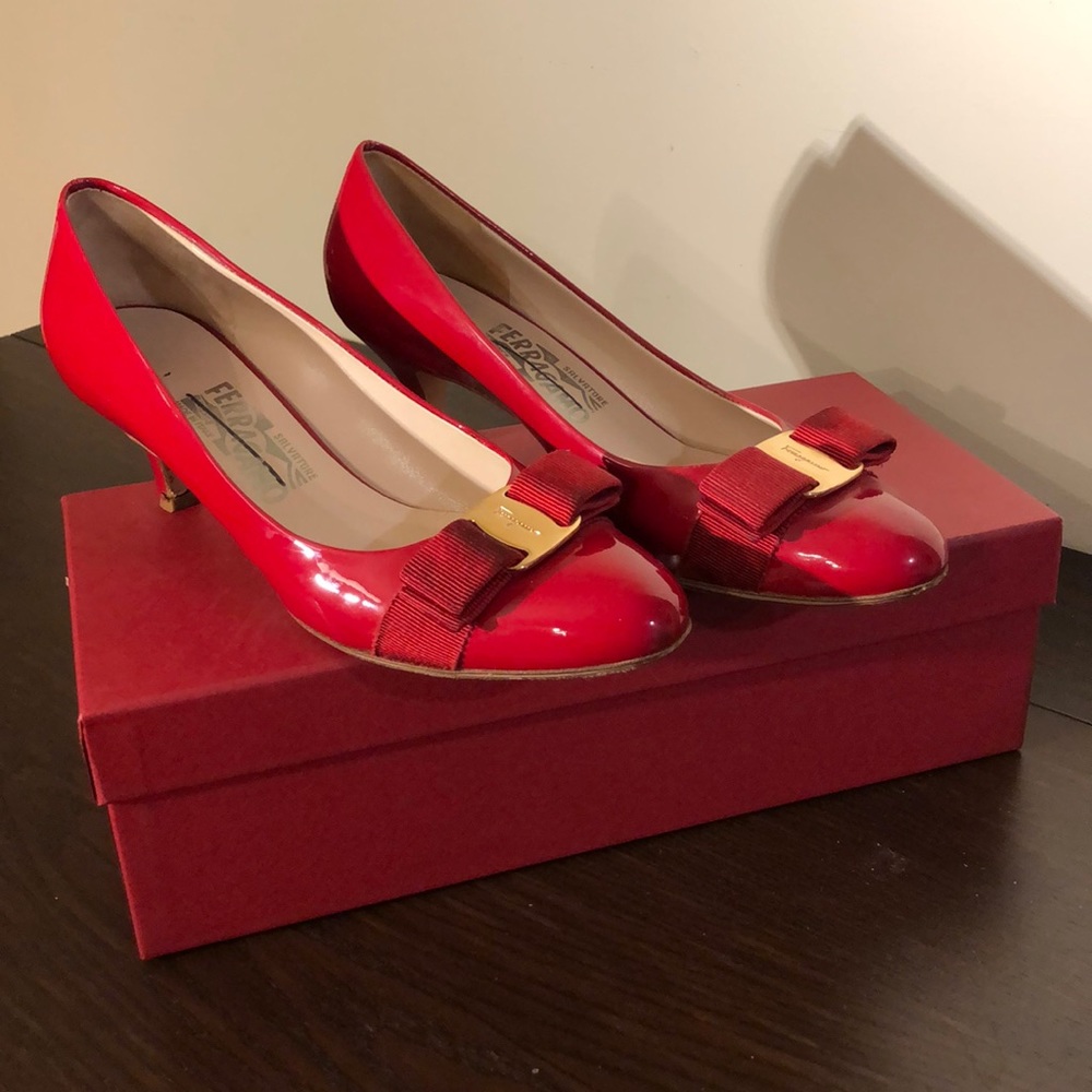 Salvatore Ferragamo vera bow heels 2 inches